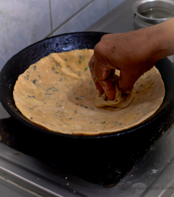 Kaarad Rotti (Rice flour Indian Flat bread)