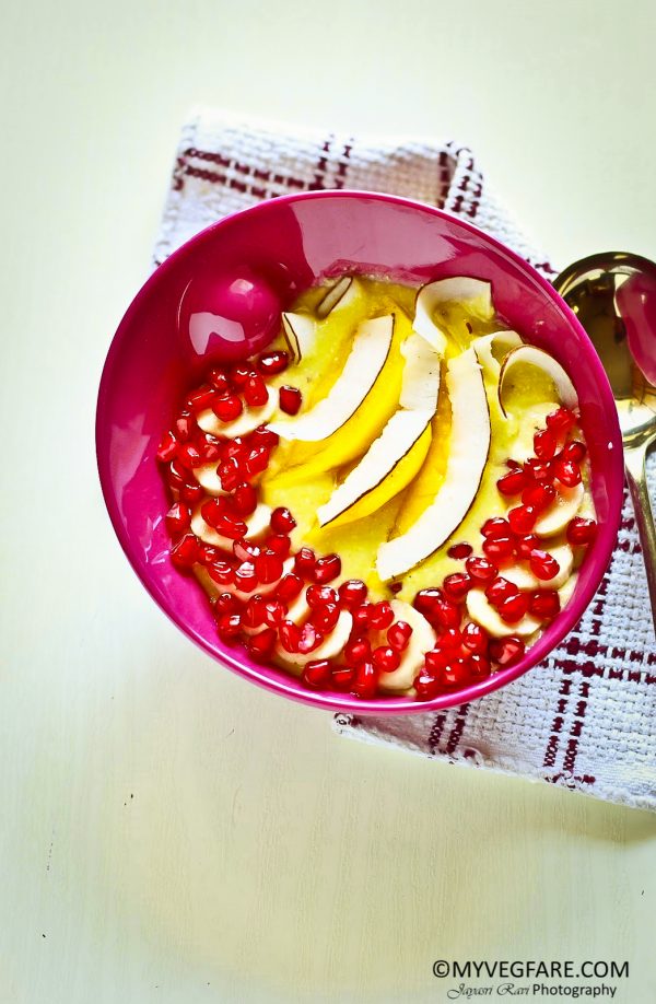 Vegan Tropical Smoothie bowl : Goodness of pineapple and Mango